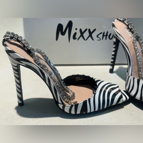 Size 8 MIXX SHUZ Black & White Zebra Print Heels with Rhinestone Ankle Strap.NWT - Picture 4 of 7